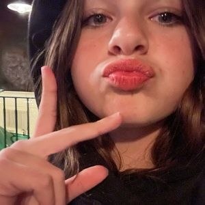 Meet your Posher, Avery